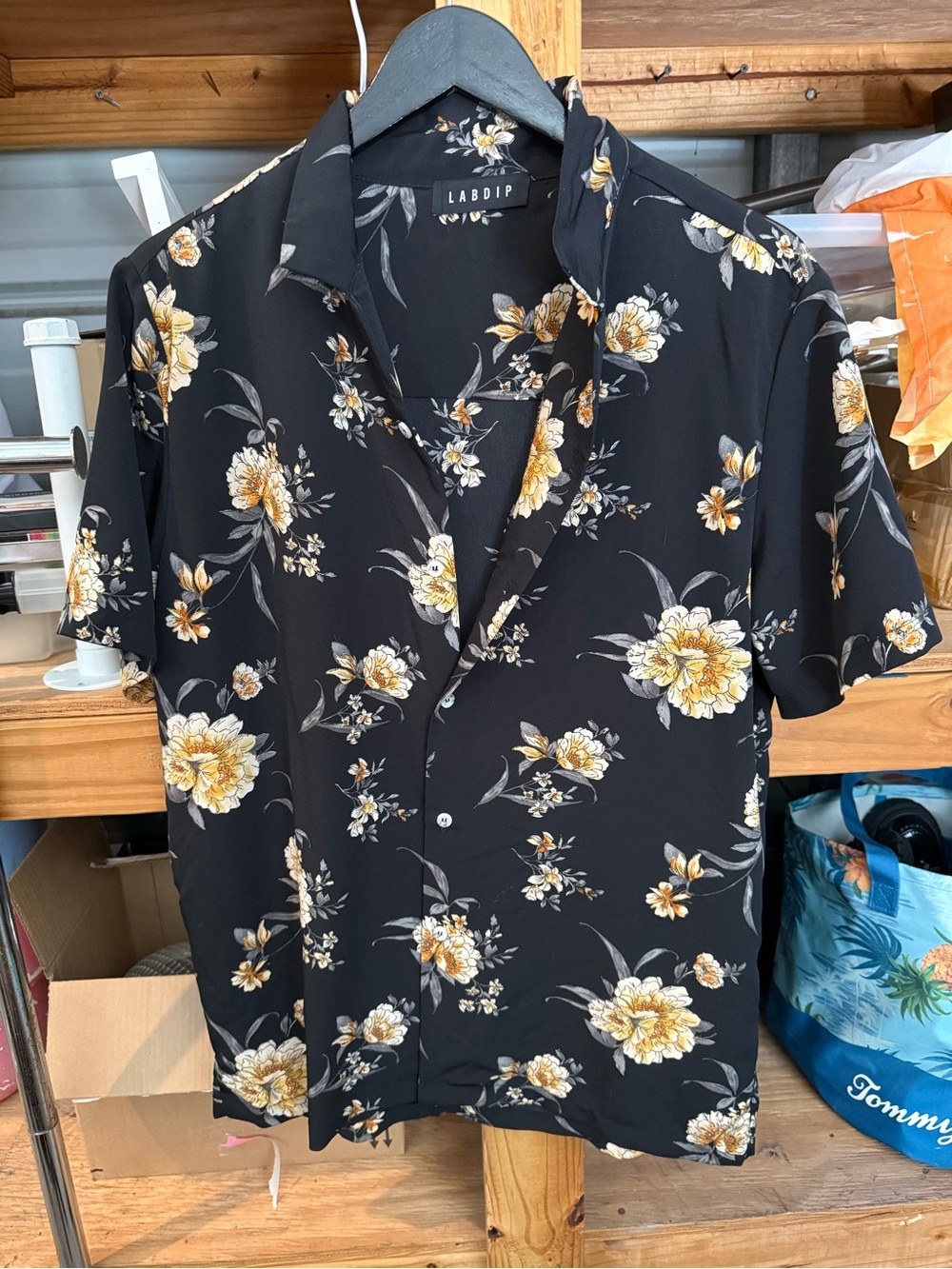 Men’s Black Floral Short-Sleeve Button Shirt